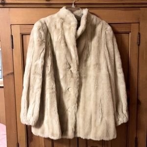 Tan fur coat. Fits size 12-14. No damage to coat.